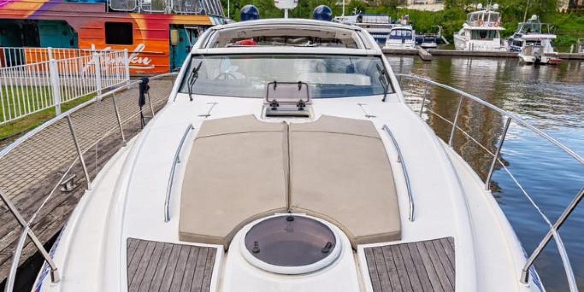 Аренда моторной яхты Fairline Targa 44 в Москве
